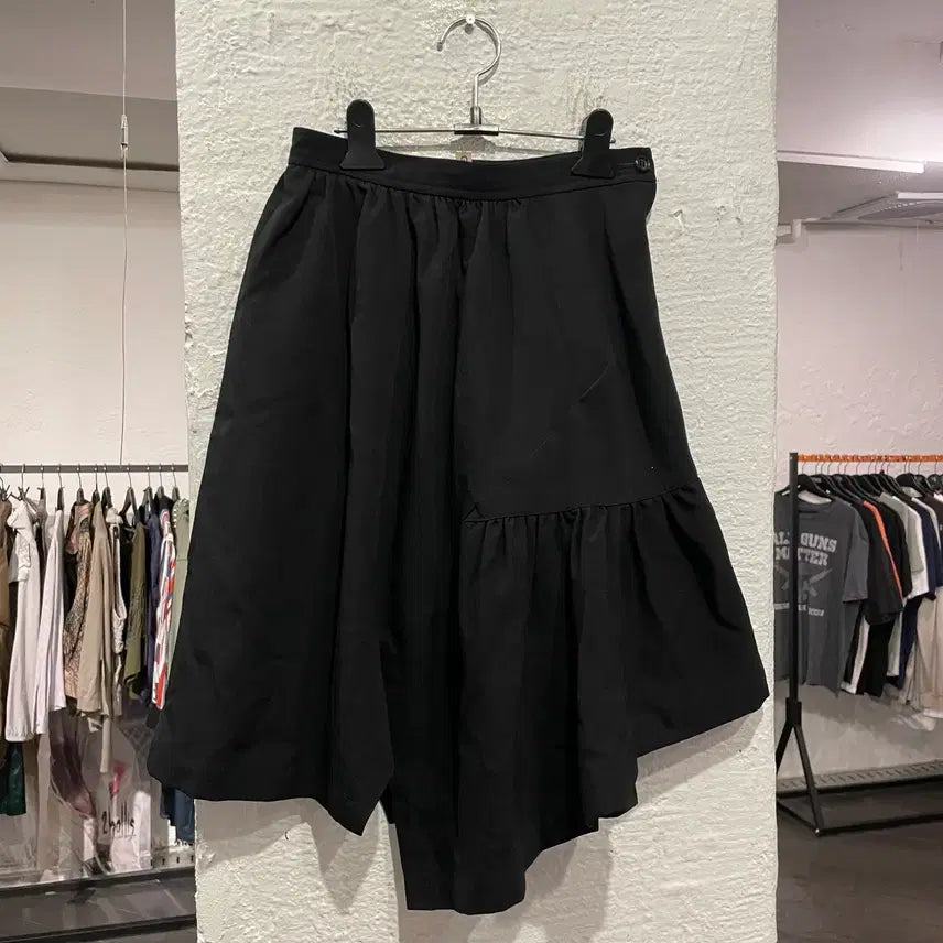 [BUNJANG] Comme des Garçons Asymmetrical Skirt / 꼼데가르송 비대칭 스커트