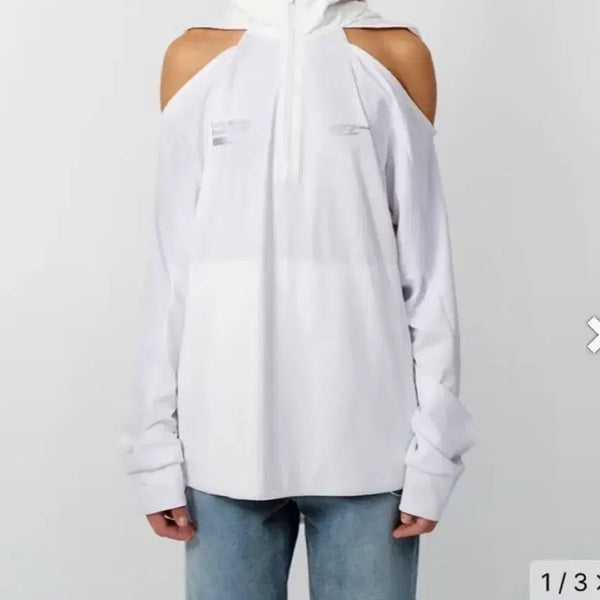 [BUNJANG] Leey Sporty Off-Shoulder Hoodie White / [노제 착용] L.e.e.y 리 스포티 오프숄더 후디 White