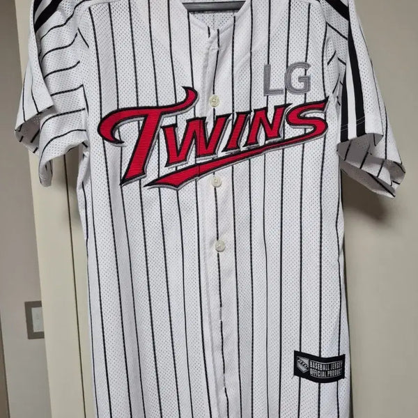 [BUNJANG] LG Twins Authentic Hong Chang-ki Player Marked Uniform (Size 100) / 엘지트윈스 정품 유니폼 100 사이즈 홍창기 선수 마킹 판매합니다