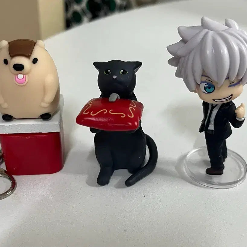 [BUNJANG] Satoru Gojo Mini Figure & Animal Figurines Bundle Set / 고죠 사토루 미니 피규어 외 팝니다