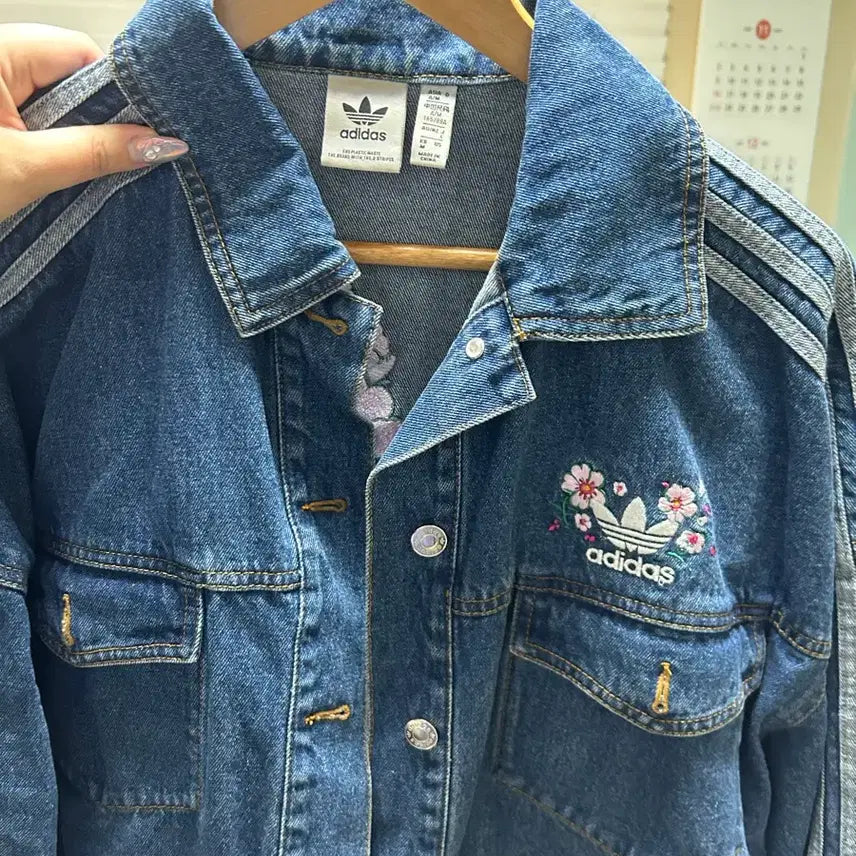 [BUNJANG] Adidas Flower Embroidered Cropped Denim Jacket / (가격제안가능)아디다스 크롭 데님 자켓 꽃 자수