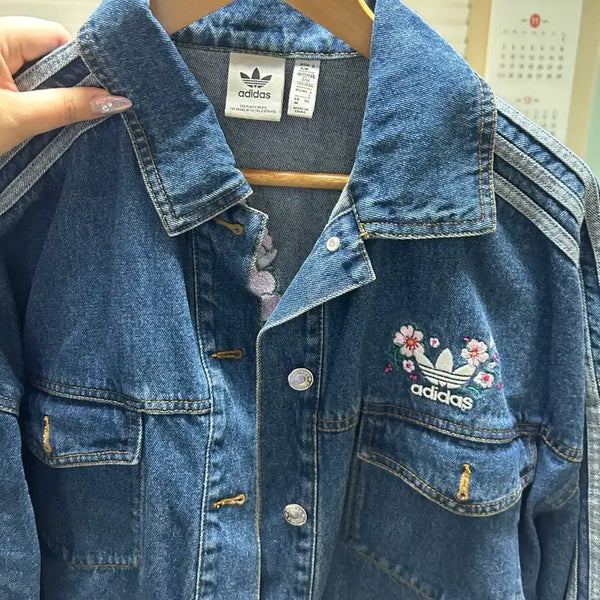 [BUNJANG] Adidas Flower Embroidered Cropped Denim Jacket / (가격제안가능)아디다스 크롭 데님 자켓 꽃 자수