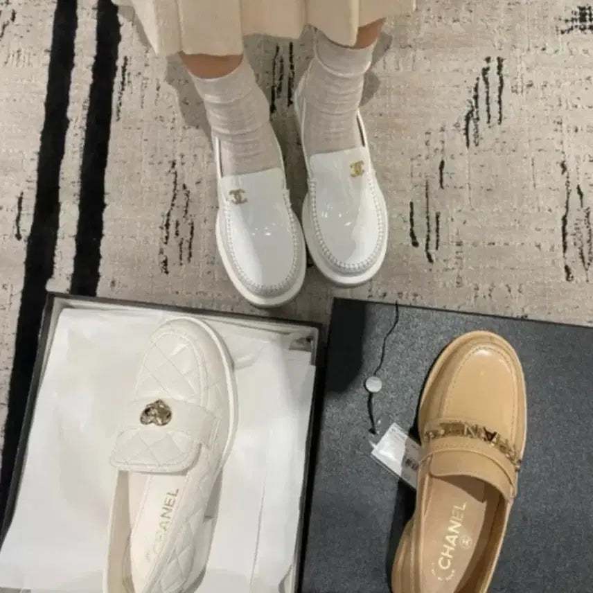 [BUNJANG] Chanel Loafers White Pearl Cubic Logo Size 36.5 / (정품) 샤넬 로퍼 (36.5)