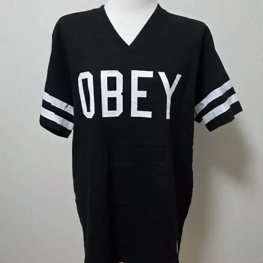 [BUNJANG] OBEY V-Neck Short Sleeve T-Shirt / M) OBEY 오베이 브이넥 반팔 새상품