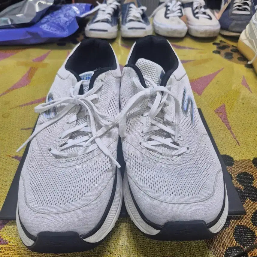 [BUNJANG] Skechers 310 Running Shoes White / 310 스케쳐스 운동화 화이트