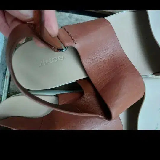 [BUNJANG] Vince Leather Summer Sandals / Vince 레더 여름샌달