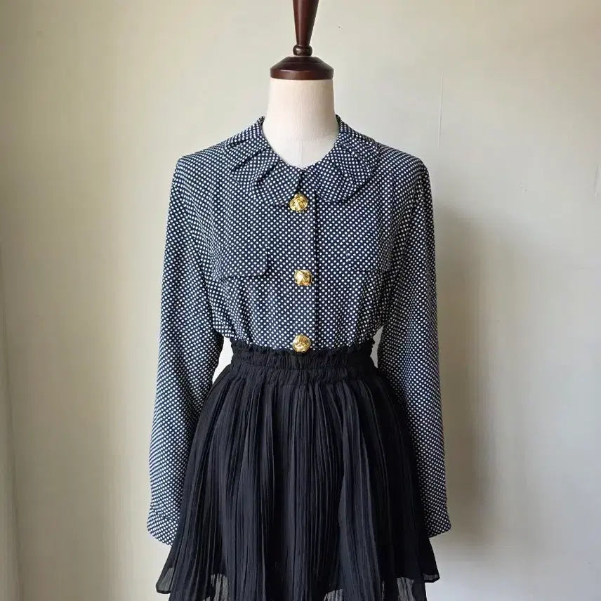 [BUNJANG] Navy Apple Pattern Rose Gold Button Blouse / 네이비 사과 패턴 장미 금장 단추 블라우스