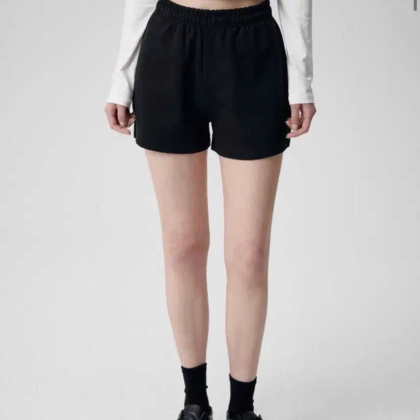 [BUNJANG] Musinsa Standard Women's Double Knit Sweat Shorts / 미개봉) 무신사스탠다드우먼 우먼즈 더블 니트 스웨트 쇼츠/반바지