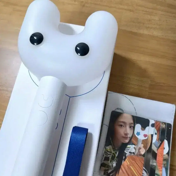 [BUNJANG] NewJeans Official Lightstick + Photocard Set / 뉴진스 공식 응원봉 + 포토카드 세트