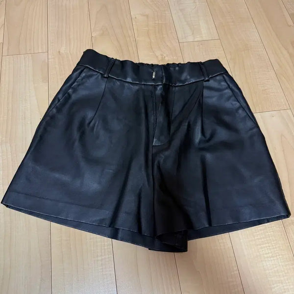 [BUNJANG] Black Leather Shorts / 블랙 레더 숏팬츠