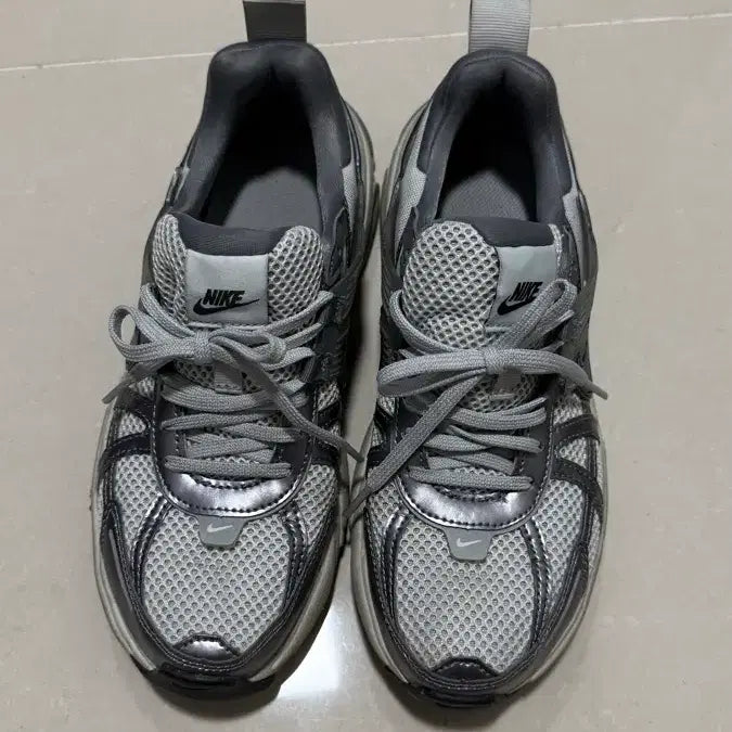 [BUNJANG] Nike V2K Run Silver Grey 245 / 나이키 V2K런 실버그레이 245