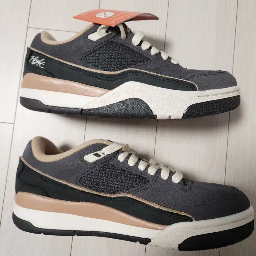 [BUNJANG] Nike Jordan Flight Coat FZ9854-001 Women's Low-Top Basketball Shoes / 택 새상품) 나이키 조던 플라이트 코트 FZ9854-001 사이즈230농구화/여성용(W)/로우탑/색상: 앤트러사이트+헴프+블랙+코코넛 밀크 /출시가: 119,000원여러 중