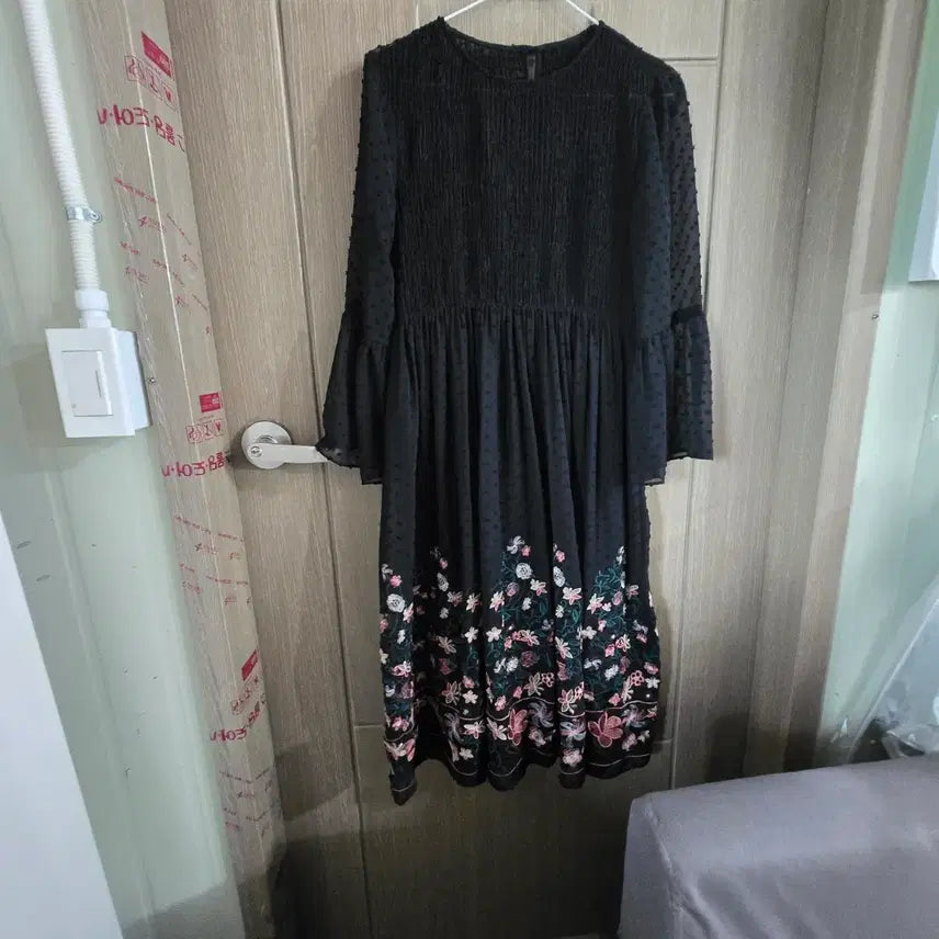[BUNJANG] Floral Embroidered Summer Dress / 꽃수예뿐 원피스