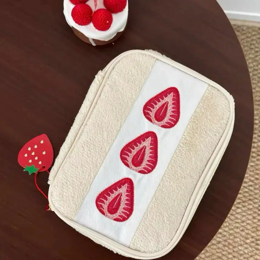 [BUNJANG] Strawberry Cake Cosmetic Pouch / 딸기 딸기케이크 화장품 소품 파우치 판매