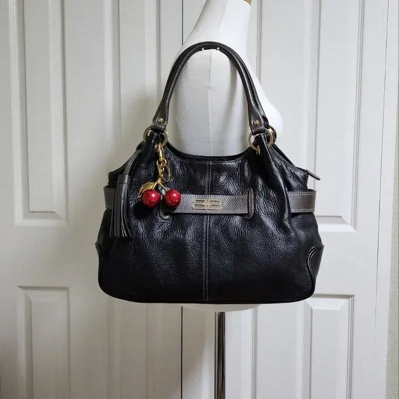 [BUNJANG] Balenciaga Classic BB Monogram Embossed Leather Shoulder Bag / #희귀템) (Balenciaga) 클래식 BB 모노그램 엠보스드 레더 숄더백 (정품)
