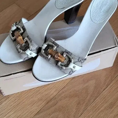 [BUNJANG] Gucci Bamboo Mule Sandals White / 구찌 뱀부 뮬 샌들 화이트