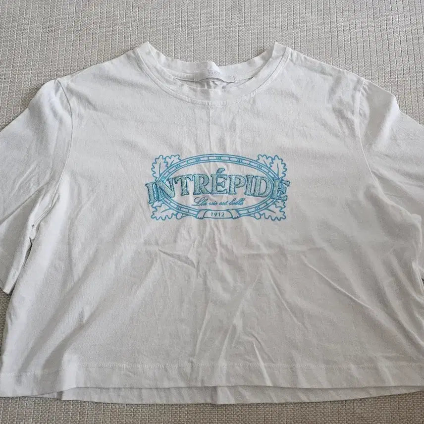 [BUNJANG] Visite en New York Cropped Box T-shirt White / 비지트인뉴욕 크롭 박스 반팔티 흰색티