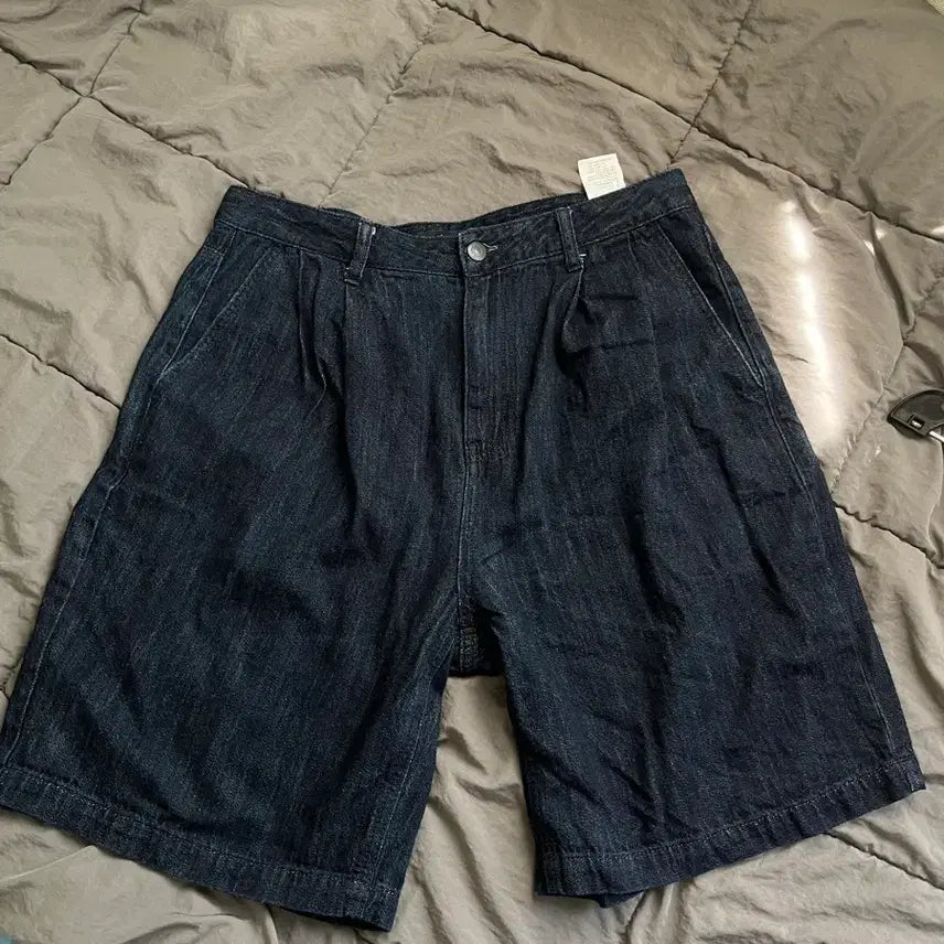 [BUNJANG] Musinsa Standard Raw Denim Pinched Shorts / 무신사 스탠다드 생지데님 핀턱 숏팬츠 31-32