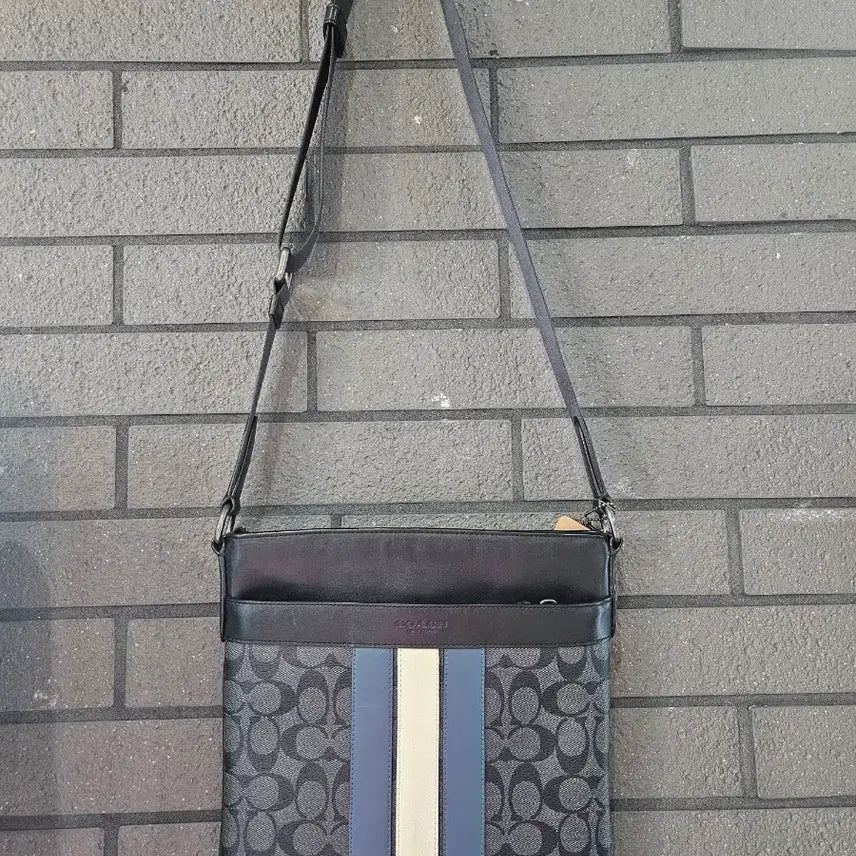 [BUNJANG] Coach Men's Signature Varsity Stripe Crossbody Bag / 코치 남성 시그니처 바시티 스트라이프 크로스백