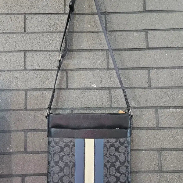 [BUNJANG] Coach Men's Signature Varsity Stripe Crossbody Bag / 코치 남성 시그니처 바시티 스트라이프 크로스백