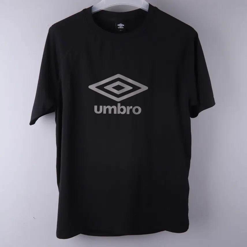 [BUNJANG] Umbro Soft Cool Touch Big Logo Short Sleeve T-shirt Black (95) / 엄브로(UMBRO) 소프트 쿨터치 빅로고 반팔티 블랙 (95)