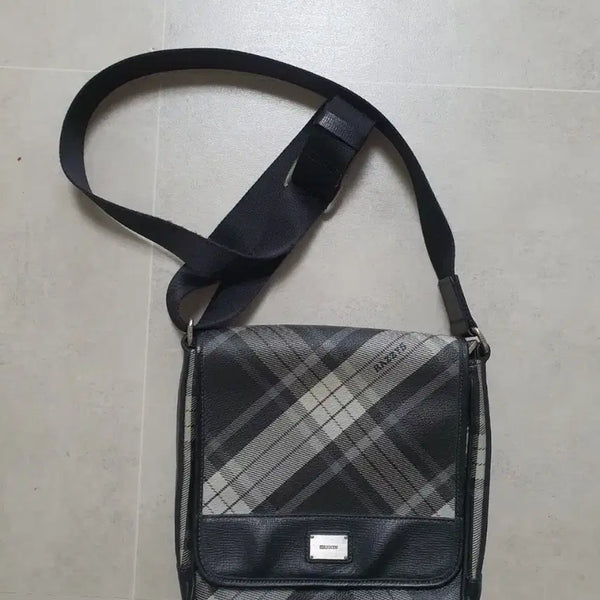 [BUNJANG] Hazzys Check Pattern Crossbody Bag / 헤지스 크로백
