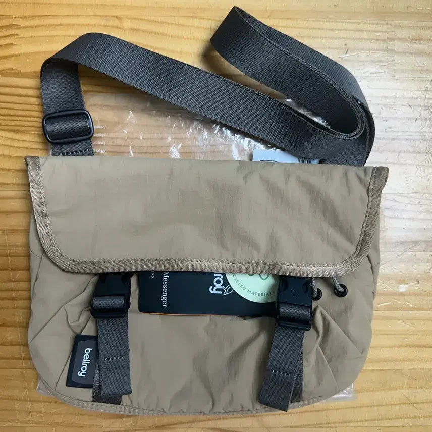 [BUNJANG] Bellroy Cinch Mini Messenger Bag Sanddune / 벨로이 신치 미니 메신저백