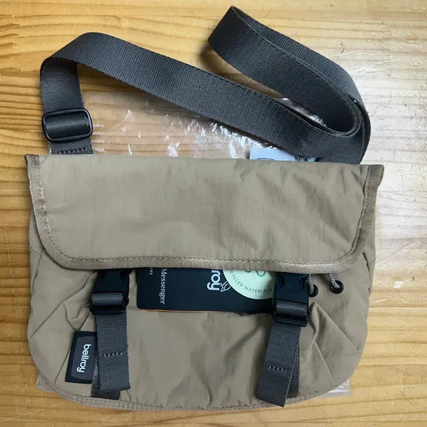 [BUNJANG] Bellroy Cinch Mini Messenger Bag Sanddune / 벨로이 신치 미니 메신저백