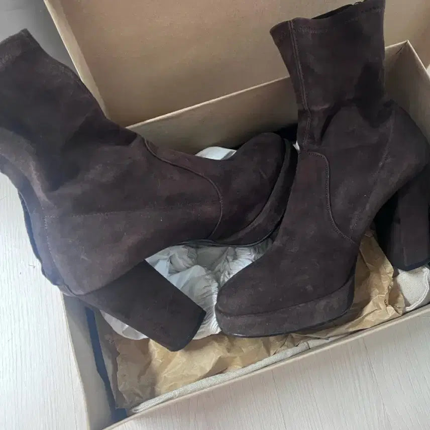 [BUNJANG] Studio Tomboy Suede Valentino-style Ankle Boots / 스튜디오톰보이 스웨이드 앵클 부츠