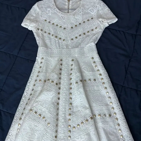 [BUNJANG] Maje Lace Dress Gold Detail White / 마쥬 레이스 원피스 화이트 금장 디테이일