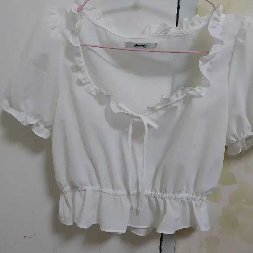 [BUNJANG] GLOWNY Frill Puff Sleeve Blouse White / 글로우니 프릴 퍼프 소매 블라우스 화이트