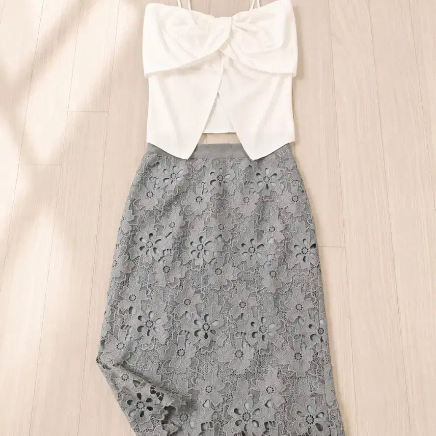 [BUNJANG] Atelier Vanessa Bruno Sky Blue Flower Lace H-Line Skirt (Size 36) / [아떼  바네사브루노] 스카이블루 플라워 레이스 H라인 스커트 (36사이즈)