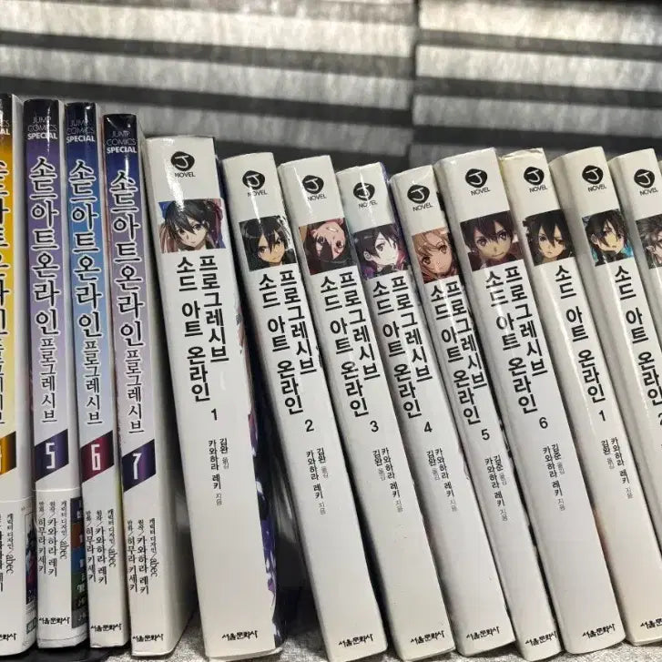 [BUNJANG] Sword Art Online Manga & Light Novel Set (39 Volumes) / 소드 아트 온라인 만화책&라이트노벨 소설책 총39권