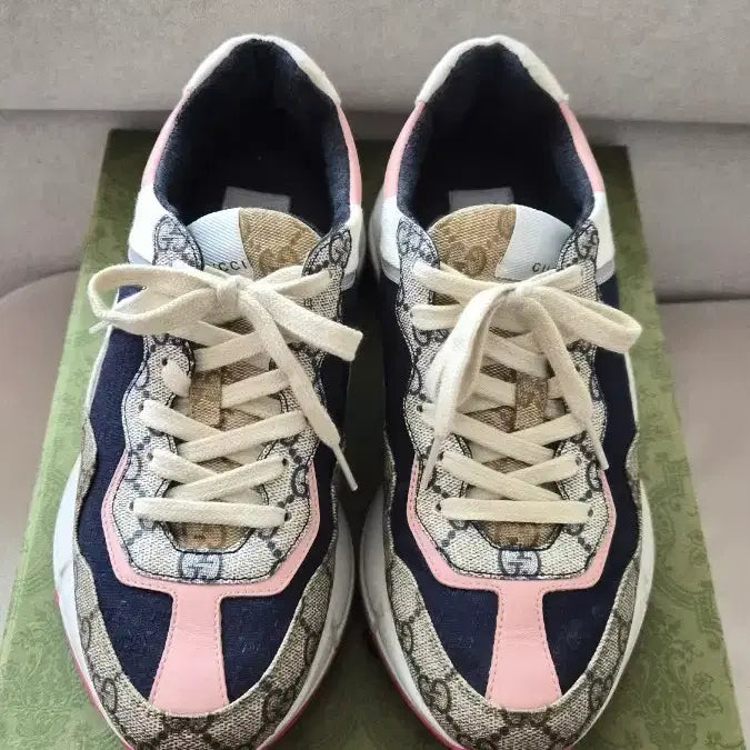 [BUNJANG] Gucci GG Pattern Rhyton Sneakers (Pink/Navy) / 구찌 GG 패턴 스니커즈 핑크 네이비
