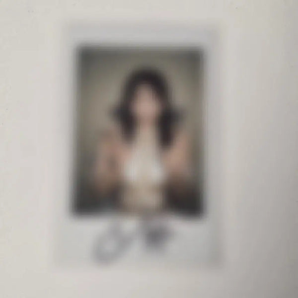 [BUNJANG] QWER Si-oming Signed Polaroid Fukuoka Concert / QWER 시요밍 시연 싸인 폴라로이드 싸폴 제복 폴라 후쿠오카 콘서트