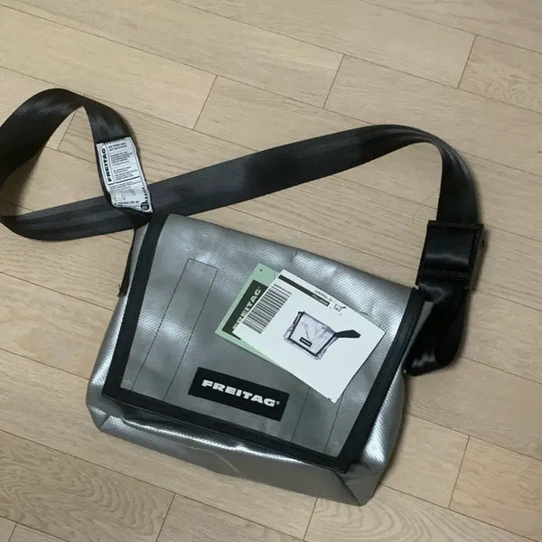 [BUNJANG] Freitag Ramsay All Silver Messenger Bag / 프라이탁 라씨 올실버 (민트택 있음)