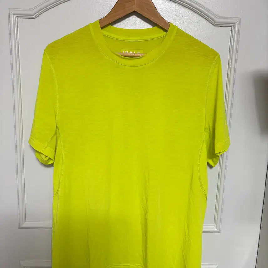 [BUNJANG] UVU Short Sleeve T-Shirt (Size S) / [S] UVU 반팔
