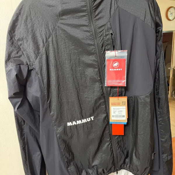[BUNJANG] Mammut Eiger Nordwand Advanced Hooded Windbreaker Jacket Men / 마무트 아이거 노드완드 어드밴스드 윈드브레이커 후디드 자켓 맨