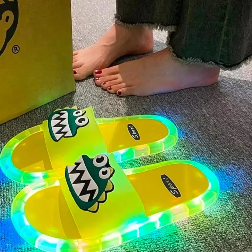[BUNJANG] LED Crocodile Slippers Yellow (240-245) / LED 악어 슬리퍼 옐로우 (240-245)