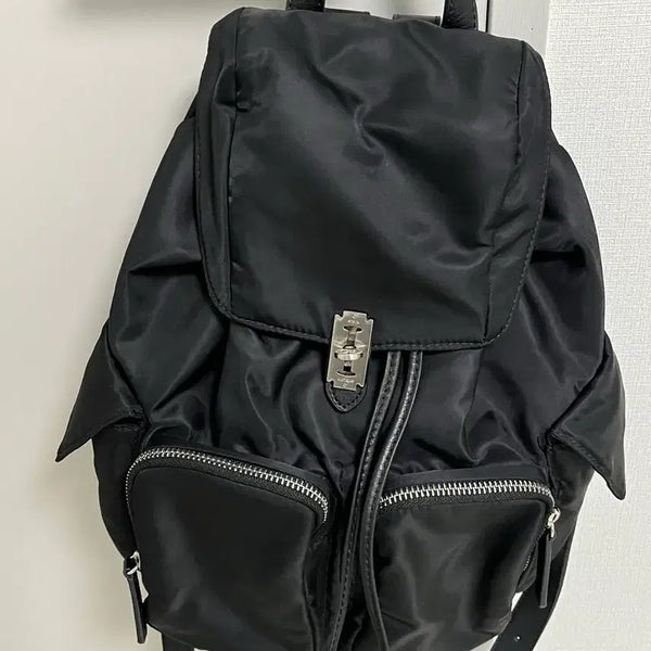 [BUNJANG] Vunque Hey Double Pocket Backpack Medium Black / 분크 헤이 더블 포켓 백팩 블랙 미듐