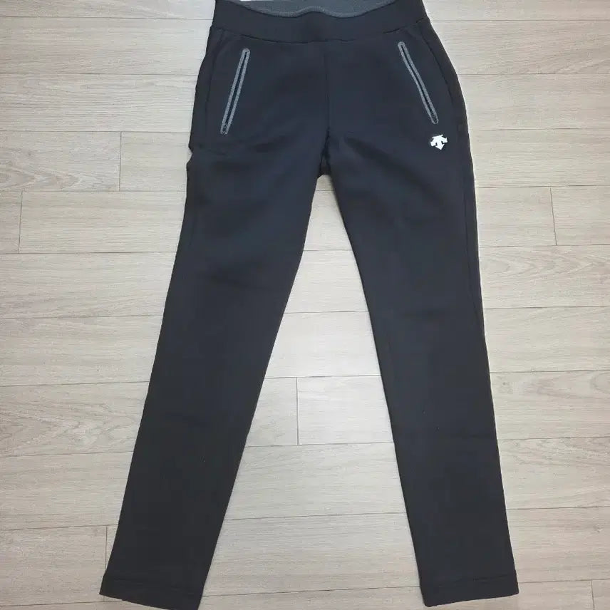 [BUNJANG] Descente Training Jogger Pants Black / 데상트 트레이닝 바지 검정