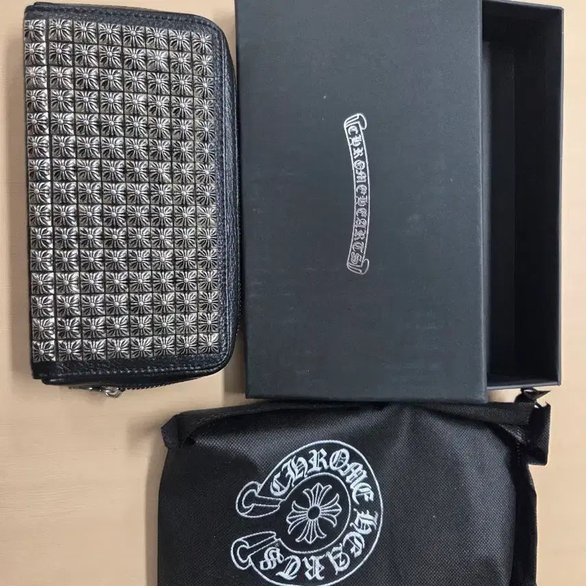 [BUNJANG] Chrome Hearts Antique Square Studded Zipper Wallet / 크롬하츠 앤틱 스퀘어 스터드 지퍼 지갑