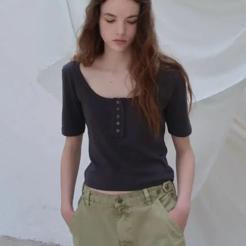 [BUNJANG] Poeto Round U Neck Button Tee (2 Colors) / 포에토 Round u button tee (2 color) 차콜 아이 버튼 유넥티