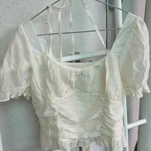 [BUNJANG] White Frill Shirring Short-Sleeve Blouse / 화이트 프릴 셔링 반팔 블라우스