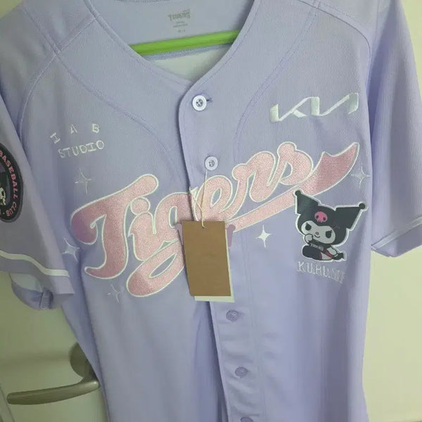 [BUNJANG] Kia Tigers / Yi Eui-lee Replica Uniform (Kuromi Edition) / 기아타이거즈 쿠로미 레플리카 유니폼