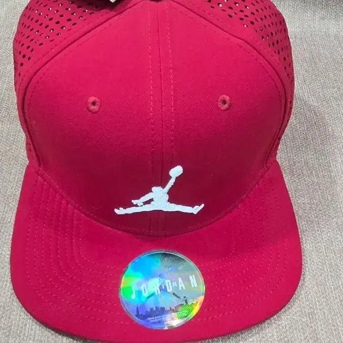 [BUNJANG] Nike Jordan Jumpman Perforated Snapback Hat Red / [정품/새상품] 나이키 조던 점프맨 천공 스냅백 레드