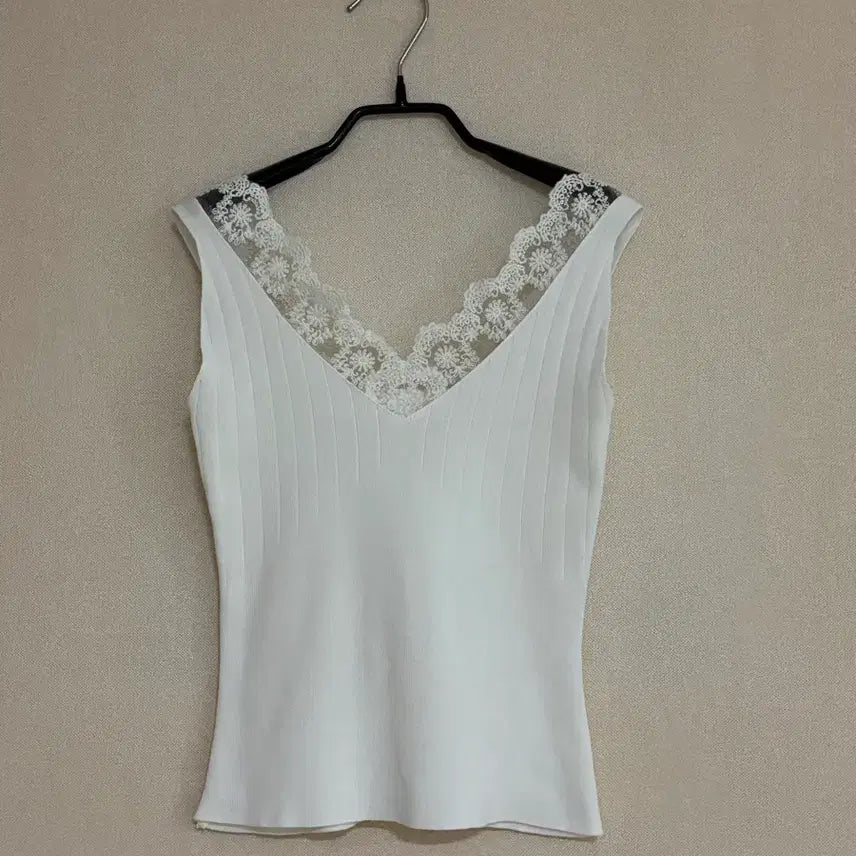 [BUNJANG] Lace Sleeveless Knit Top XS / 레이스 슬리브리스 니트 탑 XS