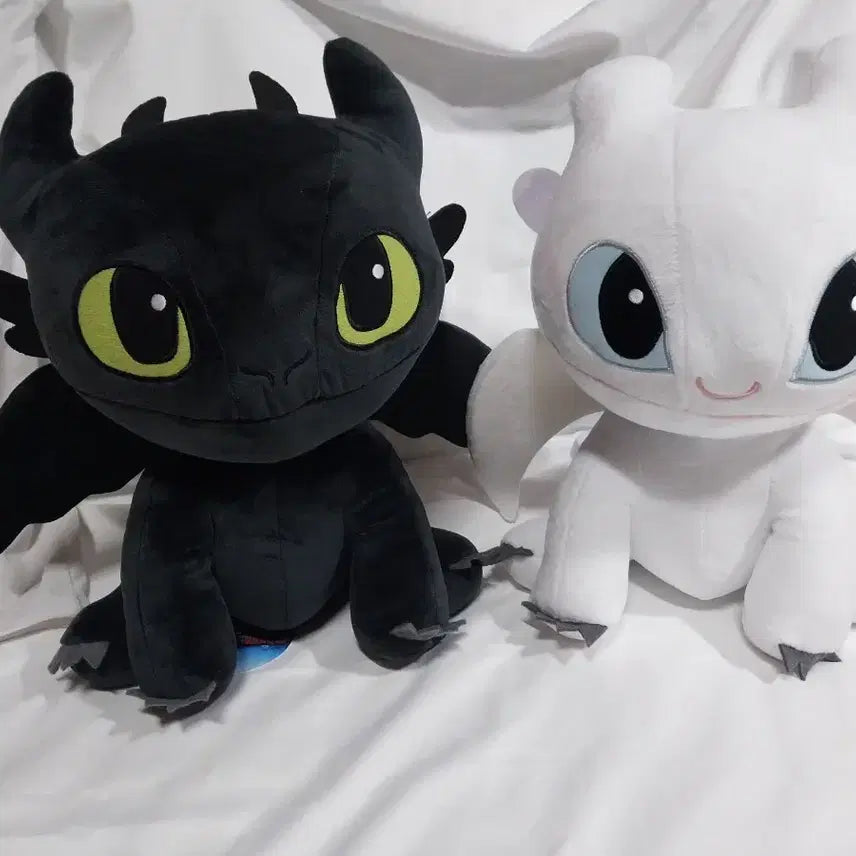 [BUNJANG] How to Train Your Dragon Toothless & Light Fury Medium Plush Set (2 Types) / 새제품 투슬리스 중형 인형 2종 일괄 라이트퓨리 드래곤 길들이기