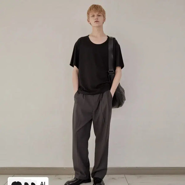 [BUNJANG] OX Studio U-Neck Short-Sleeve T-Shirts (Black, White) - Set of 2 / 오엑스스튜디오 2장 유넥 반팔티셔츠 (블랙화이트) 같이  팝니다
