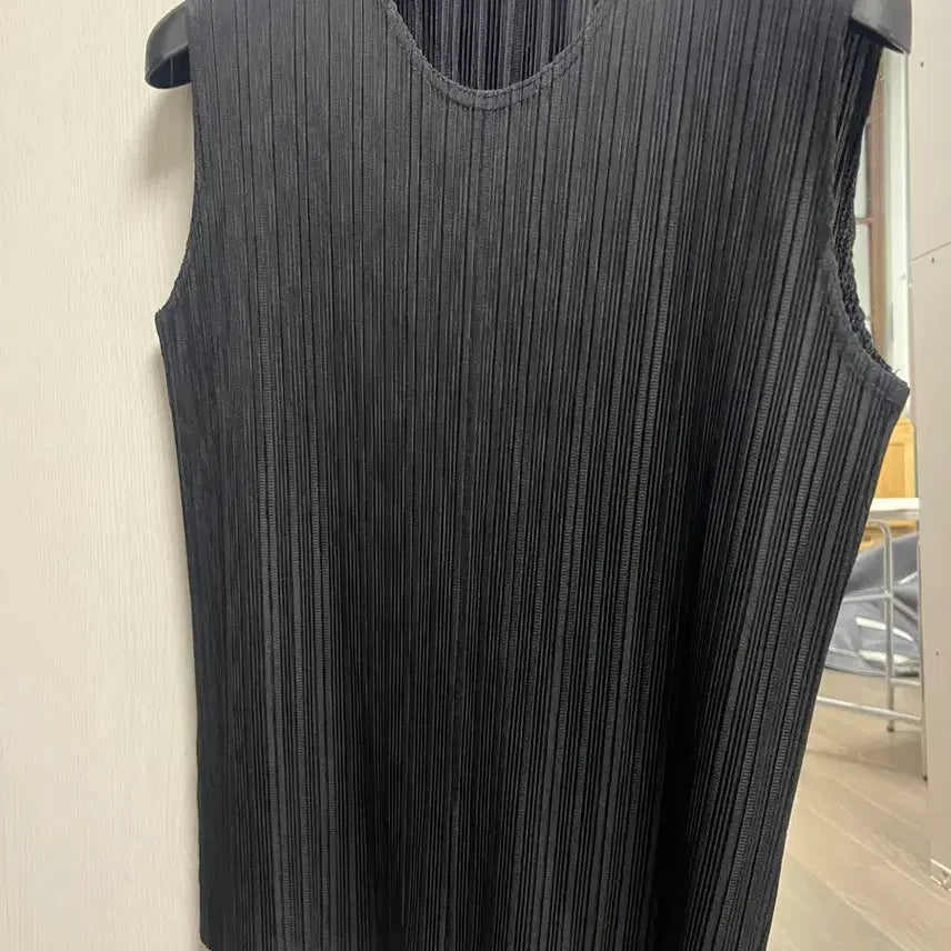 [BUNJANG] Pleated Sleeveless Top - New / 플리츠나시 새상품